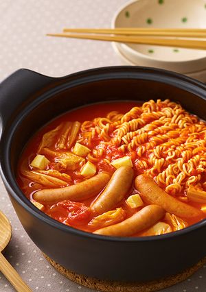 トマト缶で簡単！シャウの2人トマト鍋-レシピのメイン写真