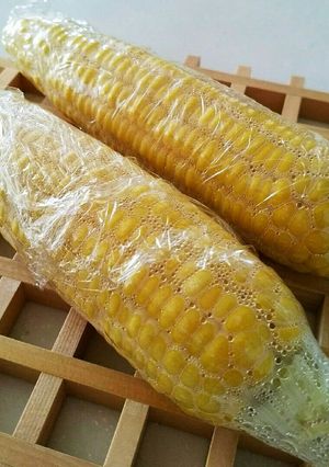 レンジでかんたん♬ゆでとうもろこし♡-レシピのメイン写真