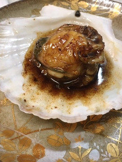 シェフ、プロ直伝!殻付きホタテの焼き処理-レシピのメイン写真