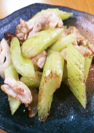 簡単!豚バラ肉とセロリの炒めもの-レシピのメイン写真