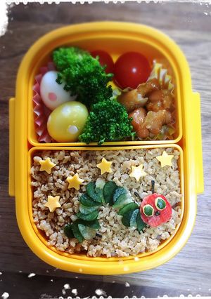 はらぺこあおむし そぼろキャラ弁-レシピのメイン写真