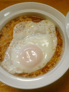 目玉焼きのせチキンラーメン-レシピのメイン写真