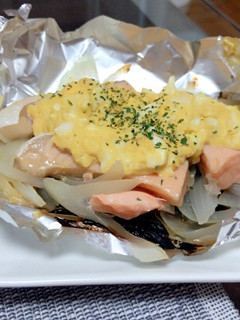 鮭と自家製卵ソースのホイル焼き:-)-レシピのメイン写真
