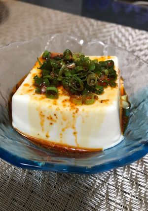 暑い日にぴったり！ピリ辛♪ラー油ネギ冷奴-レシピのメイン写真
