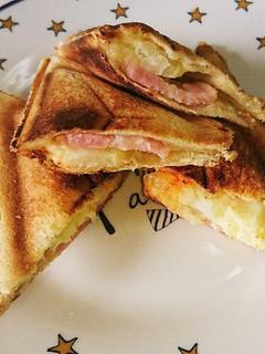 旨ウマ♪ベーコンとポテサラのホットサンド-レシピのメイン写真