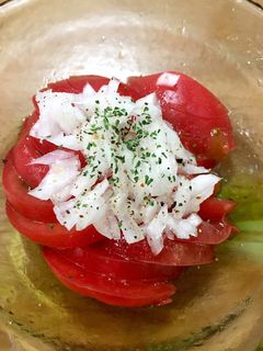 トマトサラダ(新玉ねぎ載せ)-レシピのメイン写真