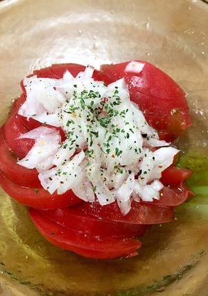 トマトサラダ(新玉ねぎ載せ)-レシピのメイン写真