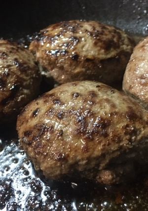 シェフ、プロ直伝肉汁ジューシーハンバーグ-レシピのメイン写真