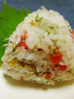 この時期お勧め！梅じゃこワカメのおにぎり by 苺♡ストロベリー