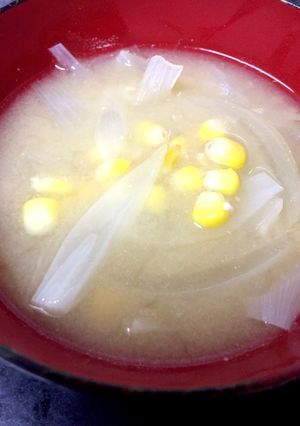 とうもろこし、新玉ねぎの白味噌合せ味噌汁-レシピのメイン写真