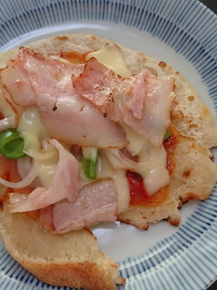イースト入れ忘れ食パンをパリパリピザに♡-レシピのメイン写真