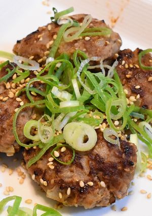 簡単★白ゴマたっぷりハンバーグ-レシピのメイン写真