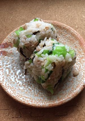 菜っ葉と塩昆布のおにぎり(*^^*)-レシピのメイン写真
