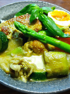 鶏手羽スープでグリーンカレー -レシピのメイン写真
