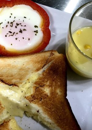 簡単 朝食に色鮮やか パプリカ目玉焼き-レシピのメイン写真