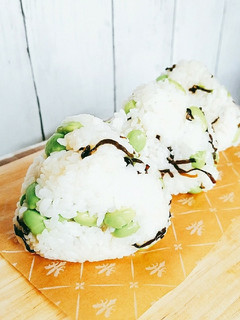 塩昆布と枝豆のおにぎり-レシピのメイン写真