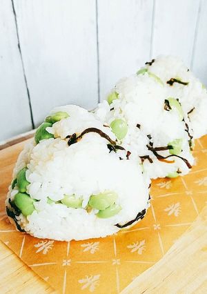 塩昆布と枝豆のおにぎり-レシピのメイン写真