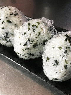 シソわかめオイルおにぎり-レシピのメイン写真
