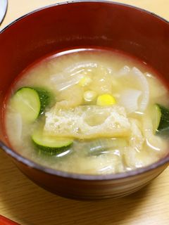 ズッキーニとコーンと玉ねぎのお味噌汁-レシピのメイン写真