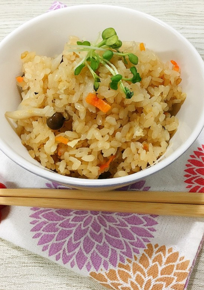 だしのW使いで簡単絶品♪炊き込みご飯♪-レシピのメイン写真