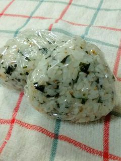 ごましそわかめの混ぜ込みおむすび-レシピのメイン写真