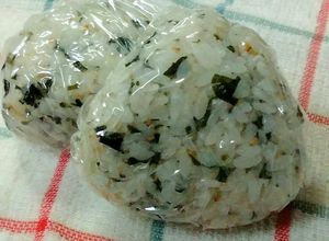 ごましそわかめの混ぜ込みおむすび-レシピのメイン写真