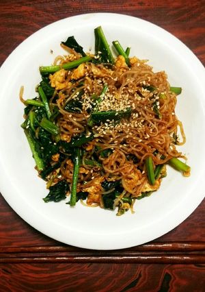 卵ほうれん草焼きそばコンニャクバージョン-レシピのメイン写真