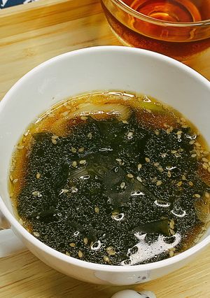 プルコギのタレで甘口ワカメスープ-レシピのメイン写真
