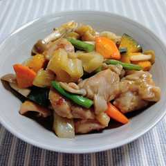 A picture of 鶏もも肉とゴロゴロ野菜の甘辛オイスター炒め.