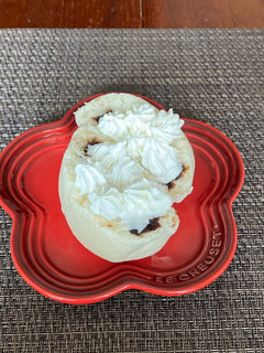 あんまんにホイップクリームで簡単スイーツ-レシピのメイン写真