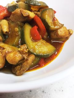 鶏肉とズッキーニのカレー煮-レシピのメイン写真