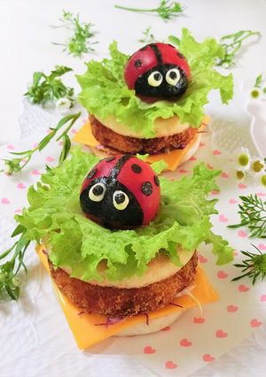 てんとう虫のコロッケバーガー母の日父の日-レシピのメイン写真
