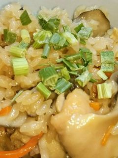 しめじと鶏肉の簡単炊き込みご飯-レシピのメイン写真