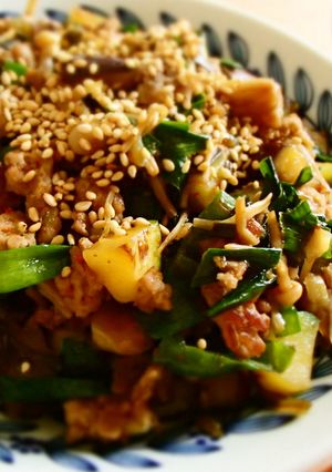 簡単！夏バテ知らずのピリ辛ニラひき肉丼！-レシピのメイン写真