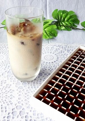 コーヒー氷でアイスラテ（クラッシュ氷）-レシピのメイン写真