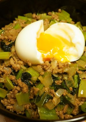 小松菜と牛豚そぼろのスタミナ丼-レシピのメイン写真