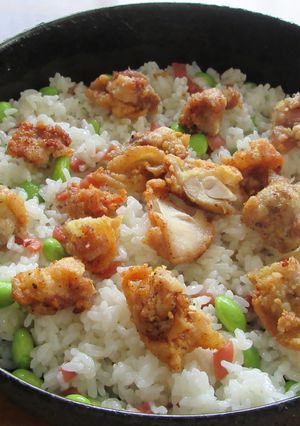 塩レモンチキンとカリカリ梅と枝豆の炒飯-レシピのメイン写真
