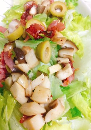 オリーブとカリカリベーコンのさらだ-レシピのメイン写真