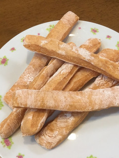 野菜ジュースと粉チーズのスティックパン-レシピのメイン写真