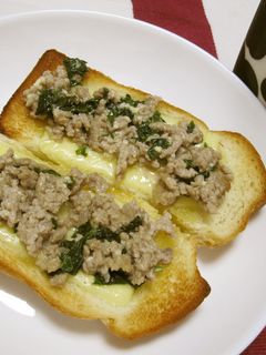 ピリ辛豚ひき肉のチーズトースト-レシピのメイン写真
