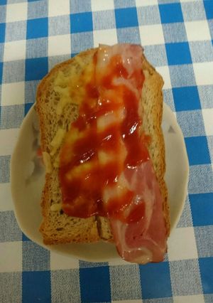 はみ出しベーコンのチーズトースト-レシピのメイン写真