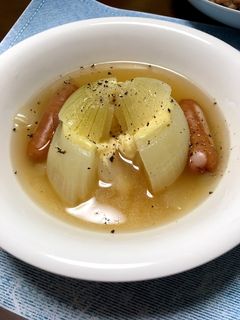 炊飯器DEとろ〜チーズ丸ごと玉ねぎスープ-レシピのメイン写真