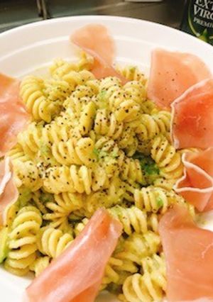 アボカドと生ハムのブルーチーズパスタ-レシピのメイン写真