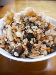あみえびとひじきときのこの炊き込みご飯-レシピのメイン写真
