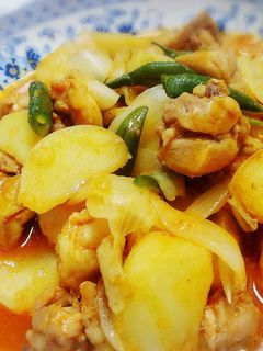 お鍋で煮るだけ!簡単ピリ辛鳥肉じゃが☆-レシピのメイン写真
