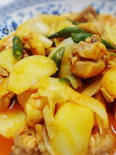 お鍋で煮るだけ!簡単ピリ辛鳥肉じゃが☆-レシピのメイン写真