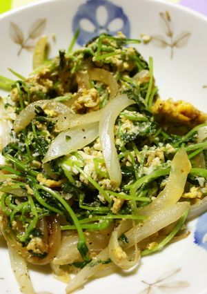 豆苗と玉ねぎのバター炒め-レシピのメイン写真