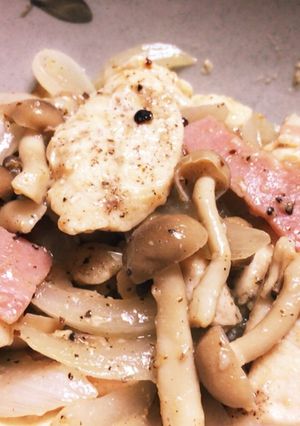 鶏むねとベーコンの黒胡椒焼き-レシピのメイン写真