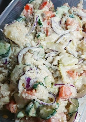 キヌアとレンズ豆を混ぜたポテトサラダ-レシピのメイン写真