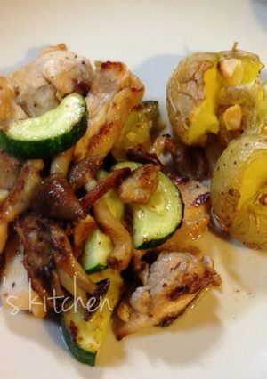 夏野菜☆鶏肉とズッキーニのシンプル塩炒め-レシピのメイン写真